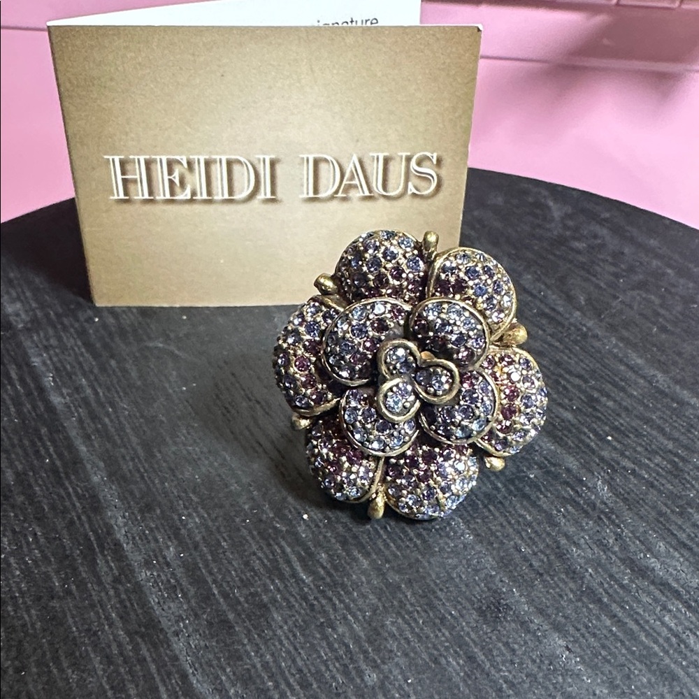 Heidi Daus ring flower cluster lavender ladies size 7.5 Swarovski crystals - Picture 2 of 5
